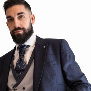 Traje para boda azul con chaleco gris Javier Arnaiz
